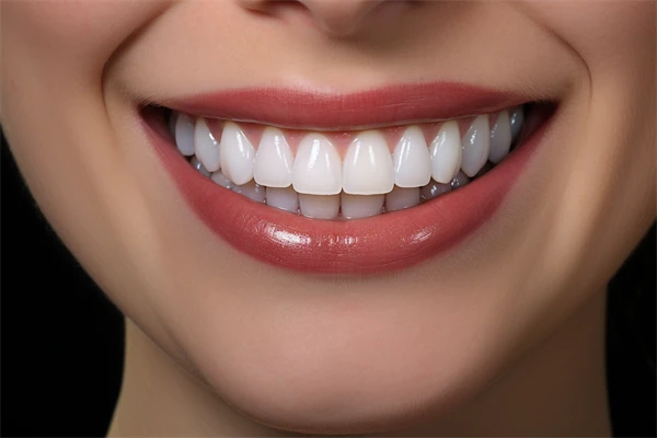 南昌同济整形口腔医院牙齿美白费用详解：原价2000元起，现优惠价仅需1500元起，助您轻松拥有洁白笑容！